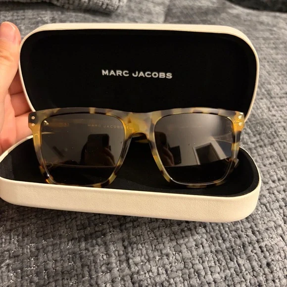 Marc Jacobs Flat Top Brown Gradient Tortoiseshell Square Frame Sunglasses - Picture 2 of 8